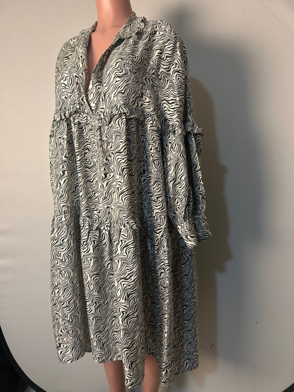 Sandro Paris Women’s 100%Silk Zebra Print Shift Dress Layered Size 42 - Picture 2 of 15